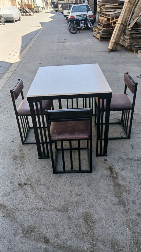 میز غذاخوری ۴ نفره کمجا مدل ستونی